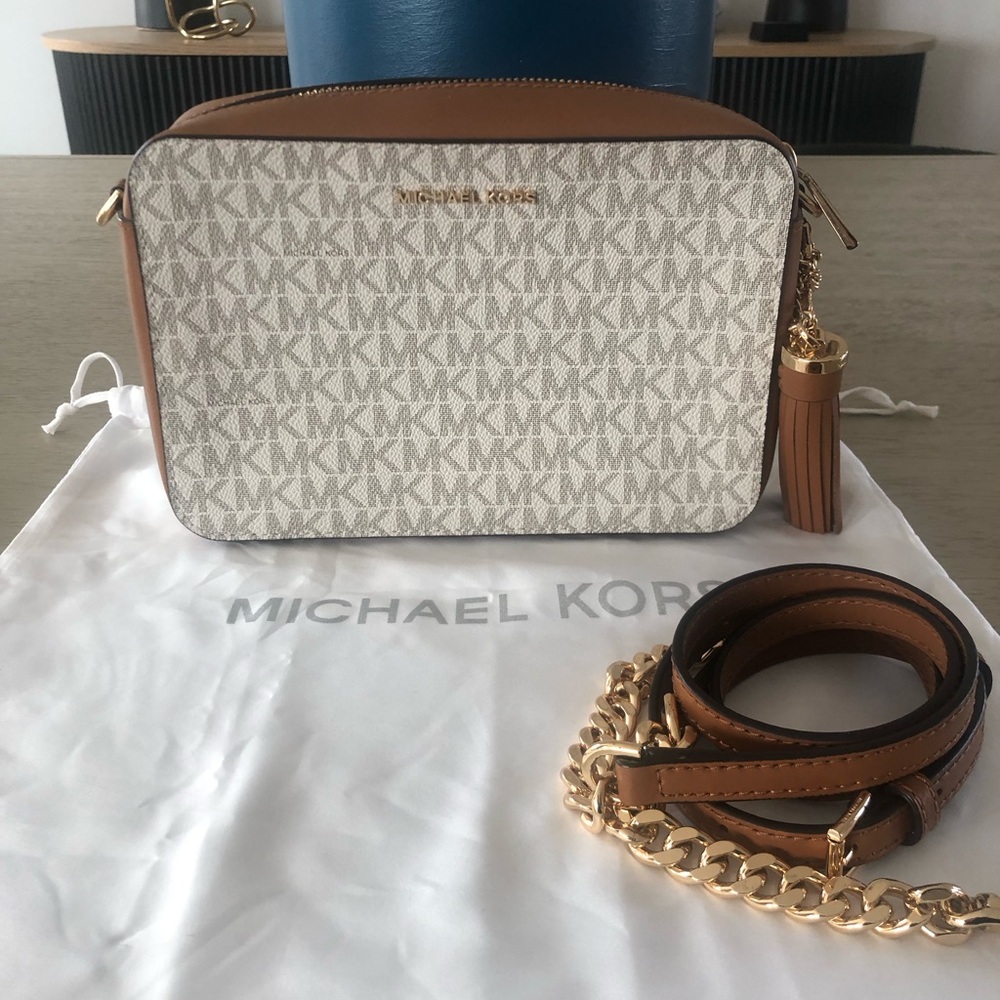 Michael Kors “Jett Set” camera bag